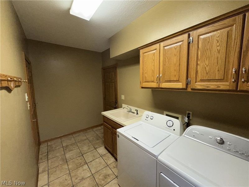 733 Austin Drive, Barberton, OH 44203 Photo 8