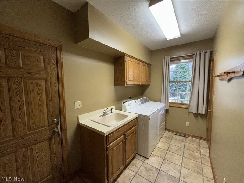 733 Austin Drive, Barberton, OH 44203 Photo 9