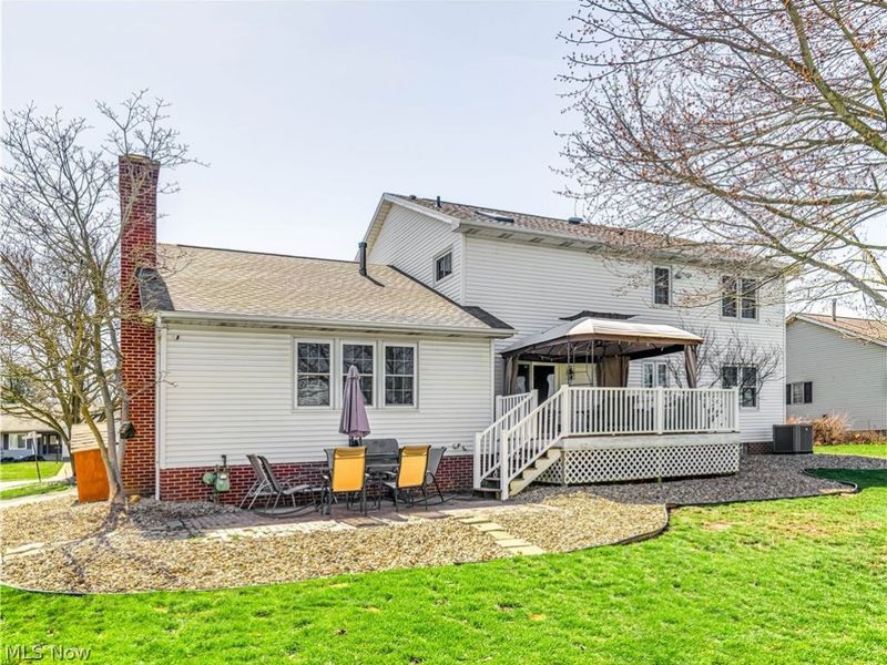 1509 New England Drive SE, North Canton, OH 44720 Photo 2