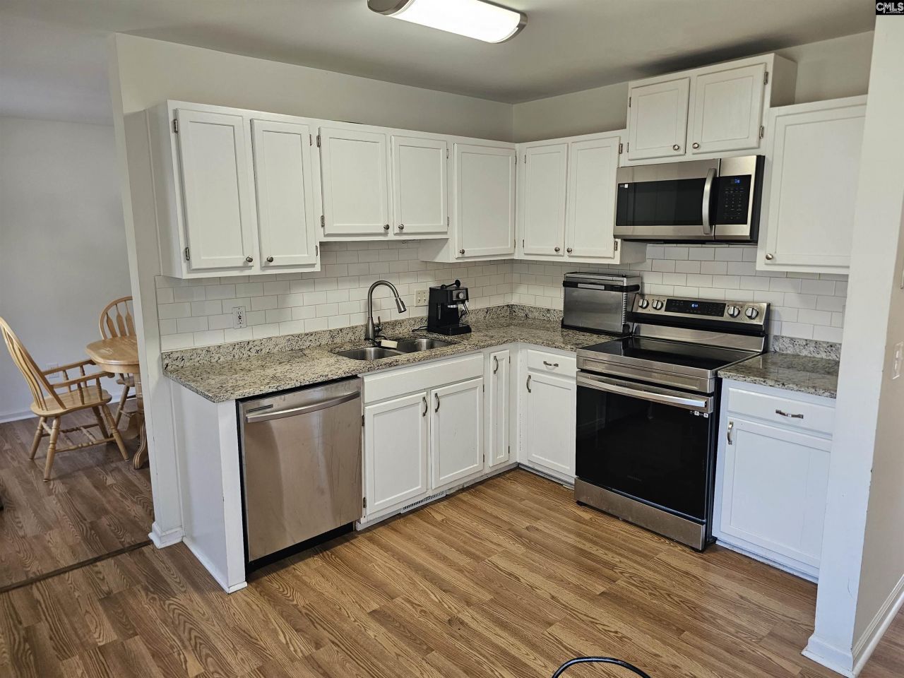 136 Charles Towne Court Photo 10