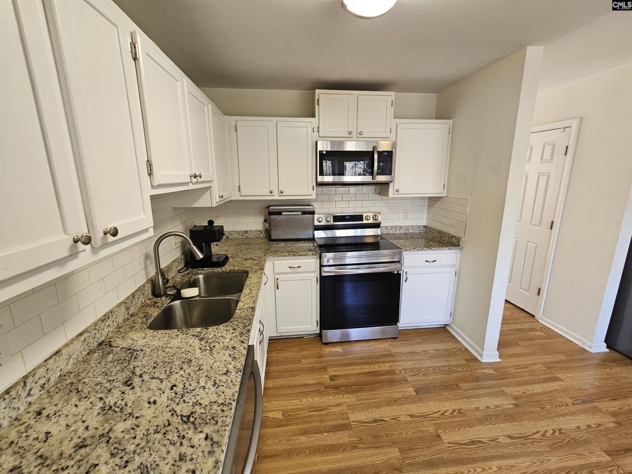 136 Charles Towne Court Photo 11