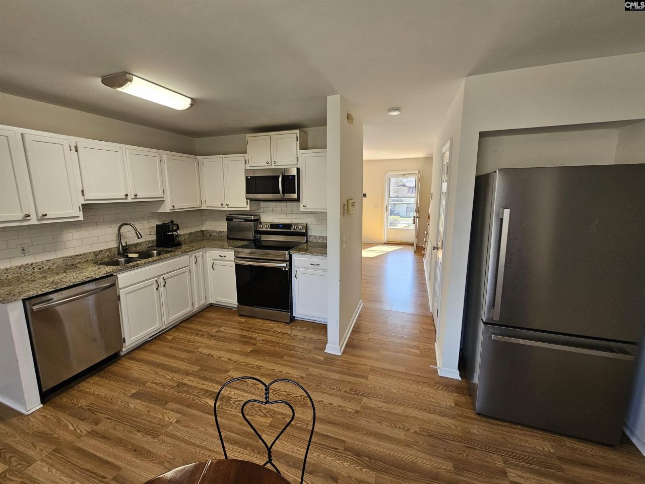 136 Charles Towne Court Photo 12