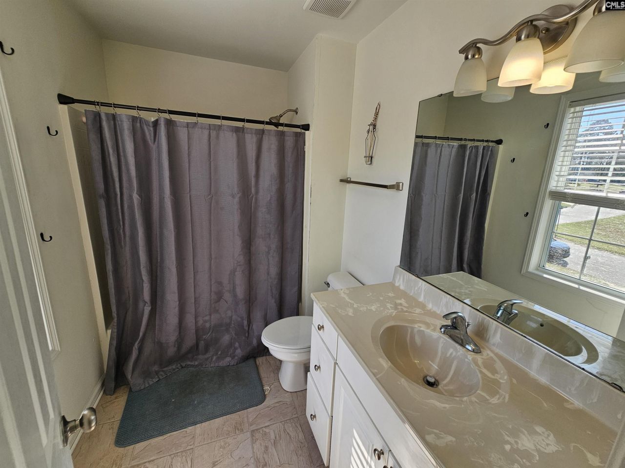 136 Charles Towne Court Photo 19