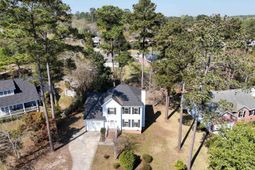 136 Charles Towne Court photo 4