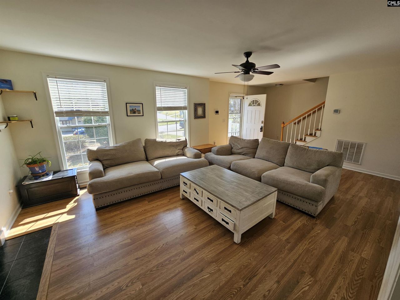 136 Charles Towne Court Photo 8