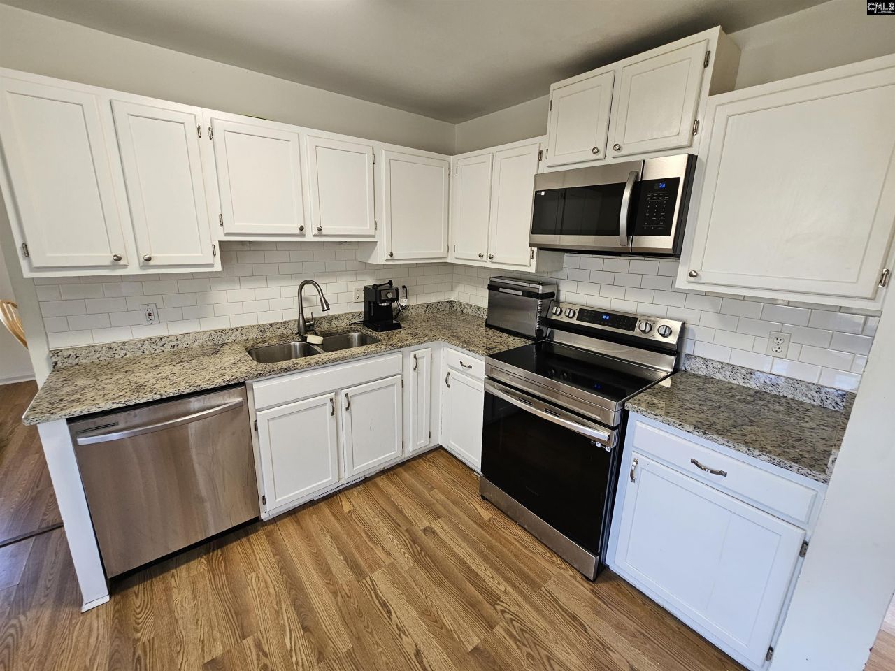 136 Charles Towne Court Photo 9