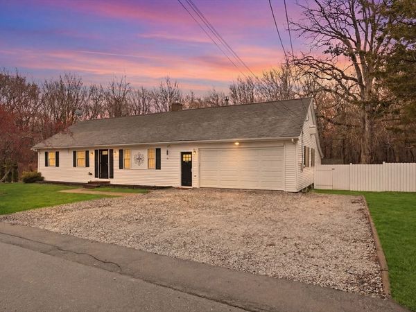 8 Sweet Apple Tree Ln, Salisbury, MA 01952