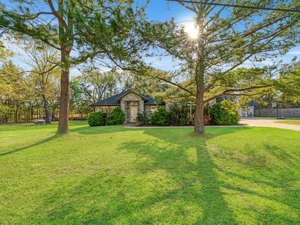 220 Laredo Drive, Reno, TX 75462