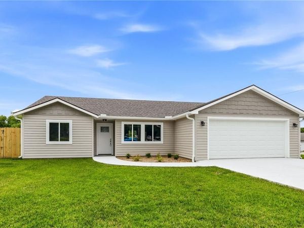 209 W 2nd Street, Creighton, MO 64739