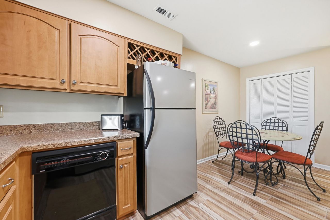 113 Ash St. Photo 12