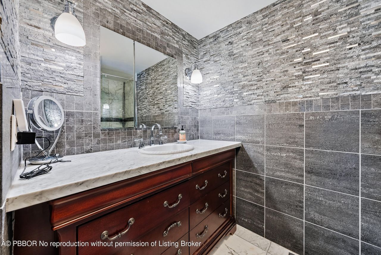 250 Bradley Place, Unit 308, Palm Beach, FL 33480 Photo