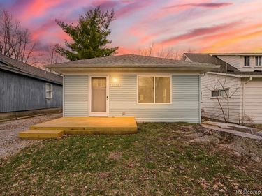 3079 Grove Street, Keego Harbor, MI 48320