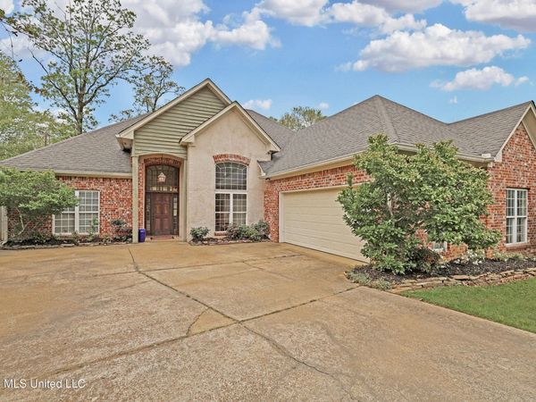77 Moss Woods Drive, Madison, MS 39110