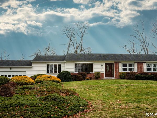 17 Arrowhead, Branford, CT 06405