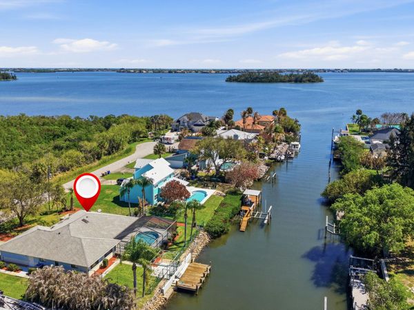 433 SE 12th St Street SE, Vero Beach, FL 32962