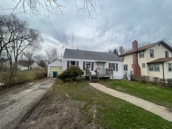 439 Country Club Drive , Kankakee, IL 60901