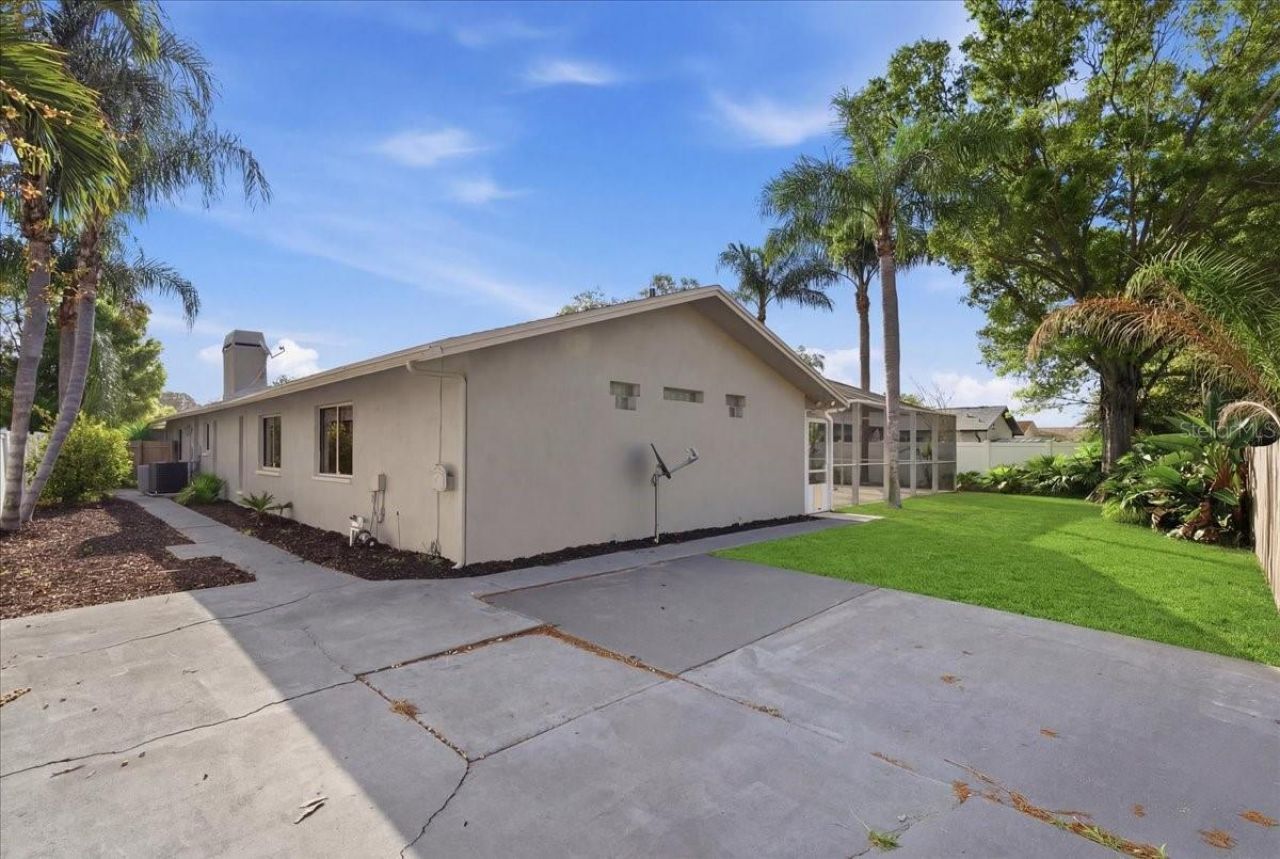 9430 Patricia Court, Seminole, FL 33776 Photo