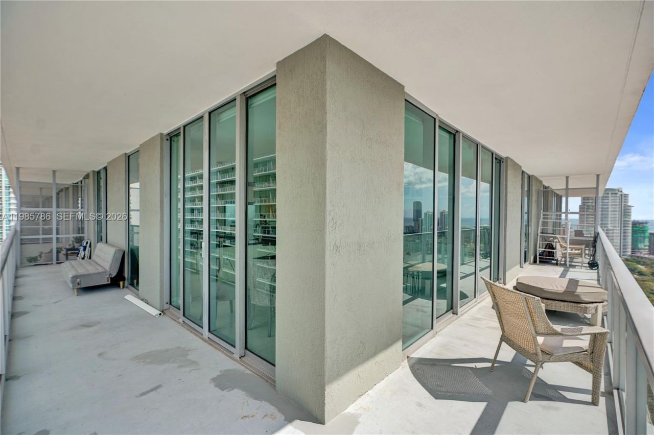79 SW 12th St, Unit 3412-S, Miami, FL 33130 Photo