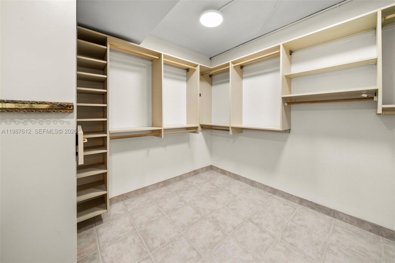 11111 Biscayne Blvd, Unit 19D, Miami, FL 33181 Photo