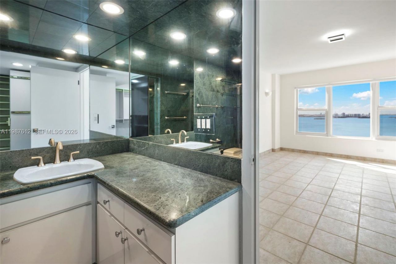 11111 Biscayne Blvd , Unit 19D, Miami, FL 33181 Photo