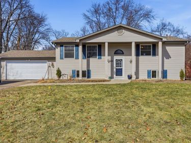 15720 7th Avenue N, Plymouth, MN 55447