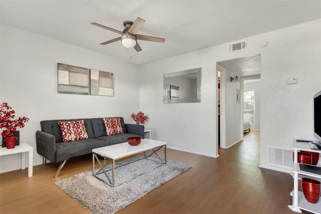 2401 Manor Rd, Unit 209, Austin, TX 78722 Main Photo