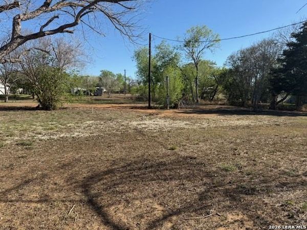 910 CHESTNUT, Jourdanton, TX 78026