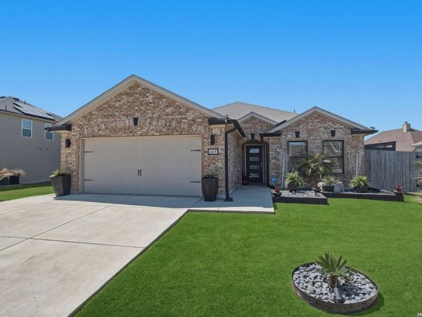 2615 Wolf Moon, Converse, TX 78109