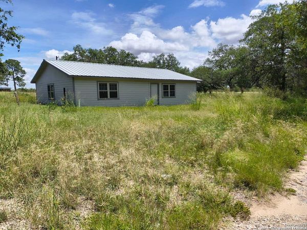 82 Lance, Poteet, TX 78065