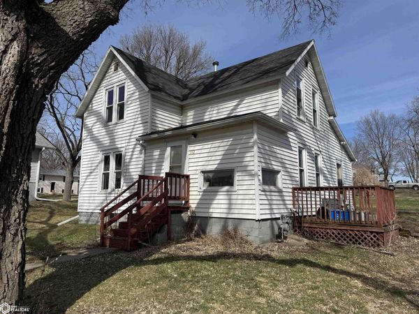 1112 S 9th Place, Clear Lake, IA 50428