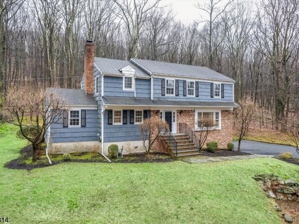 67 Frog Hollow Rd, Tewksbury, NJ 07830