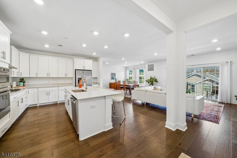 15 Whitney Ave, Morris Plains, NJ 07950 Main Photo