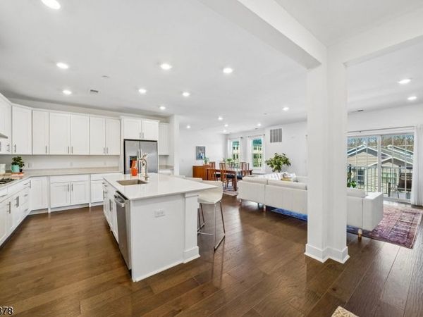 15 Whitney Ave, Morris Plains, NJ 07950