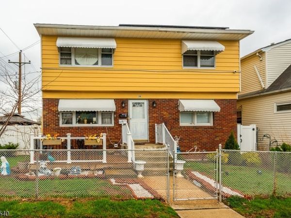 34 Henry St, Woodbridge, NJ 07064