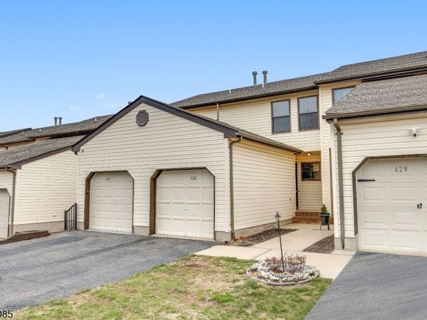 628 Almond Ct, Raritan, NJ 08822