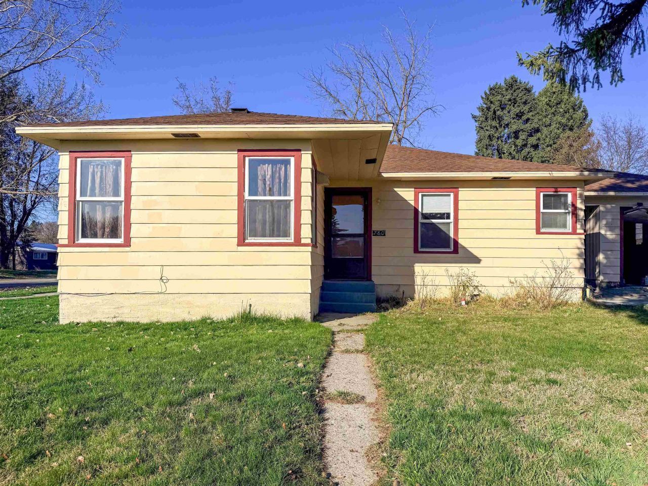 780 S Larch St primary photo