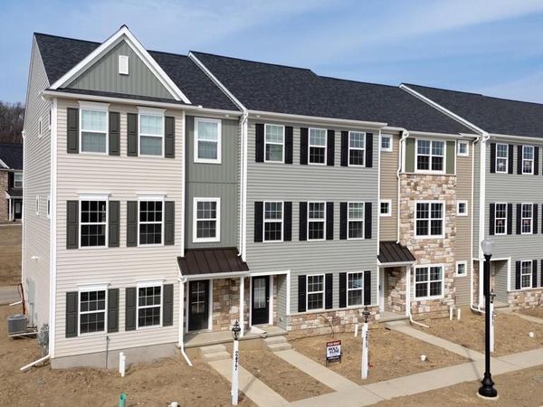 2453 SPRING WATER CIRCLE , LANCASTER, PA 17601