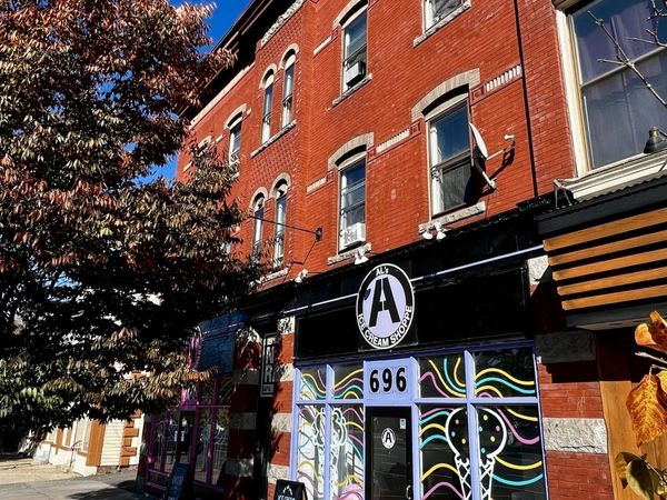 696 Main , Middletown, CT 06457