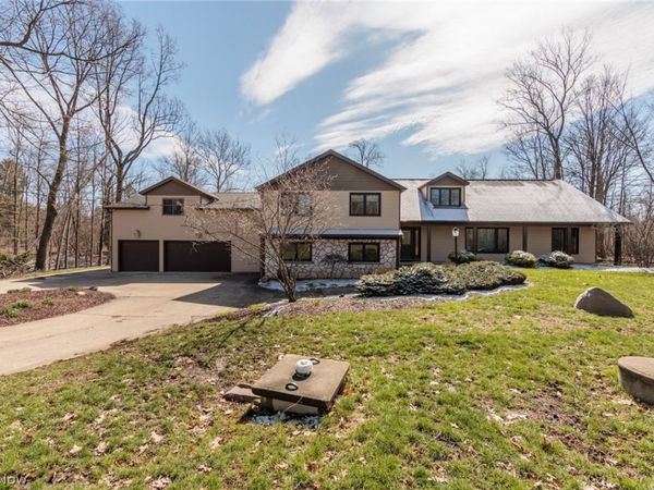 45 River Road , Hinckley, OH 44233