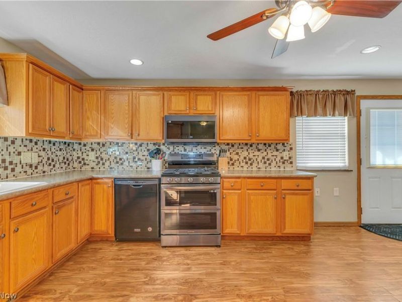 5747 Pleasant Avenue, North Ridgeville, OH 44039 Photo 13