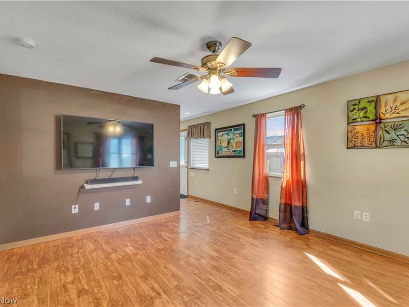 5747 Pleasant Avenue, North Ridgeville, OH 44039 Photo 3