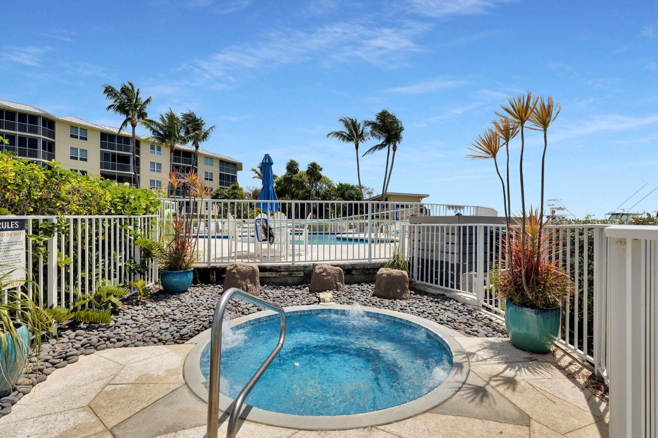 87851 Old Highway, Unit APT M3, Islamorada, FL 33036 Photo