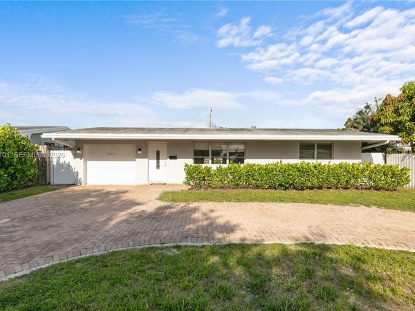 1511 NW 85th Way, Pembroke Pines, FL 33024