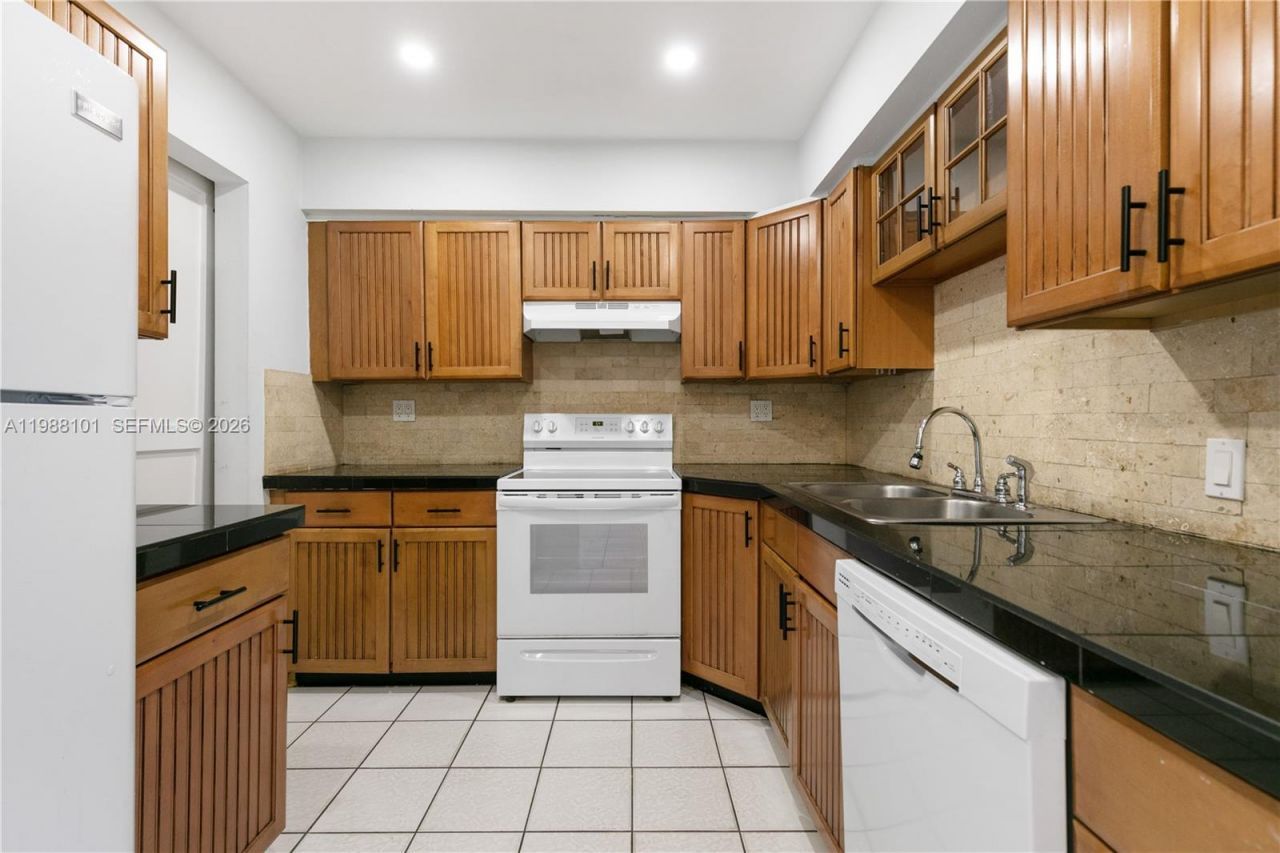 1511 NW 85th Way, Pembroke Pines, FL 33024 Photo