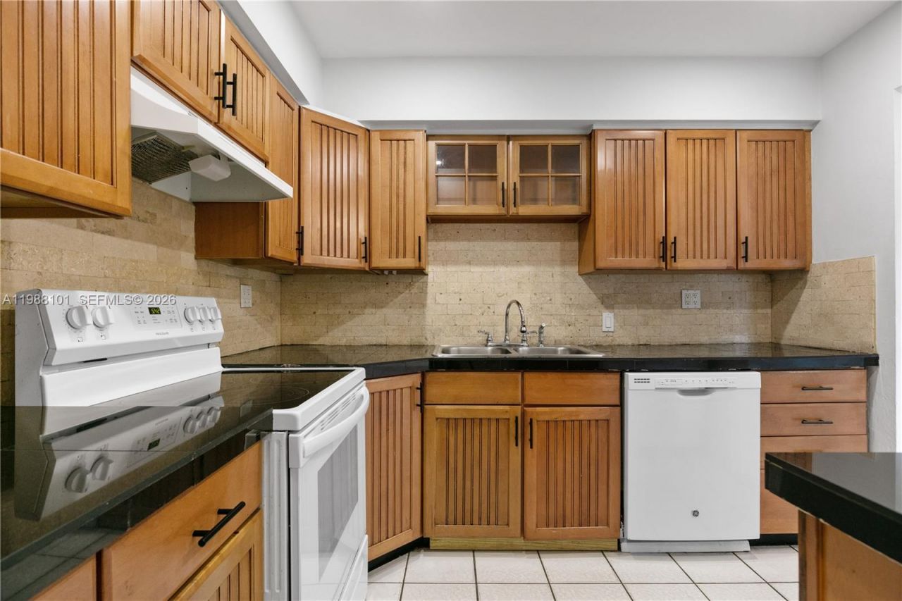 1511 NW 85th Way, Pembroke Pines, FL 33024 Photo