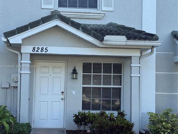 8285 Pacific Beach Dr., Fort Myers, FL 33966