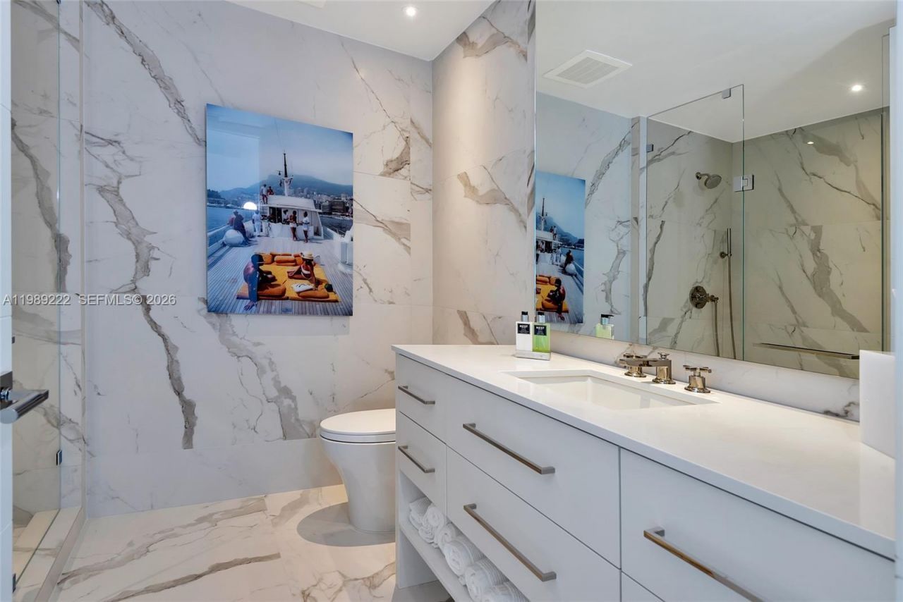 100 S Pointe Dr, Unit 708, Miami Beach, FL 33139 Photo