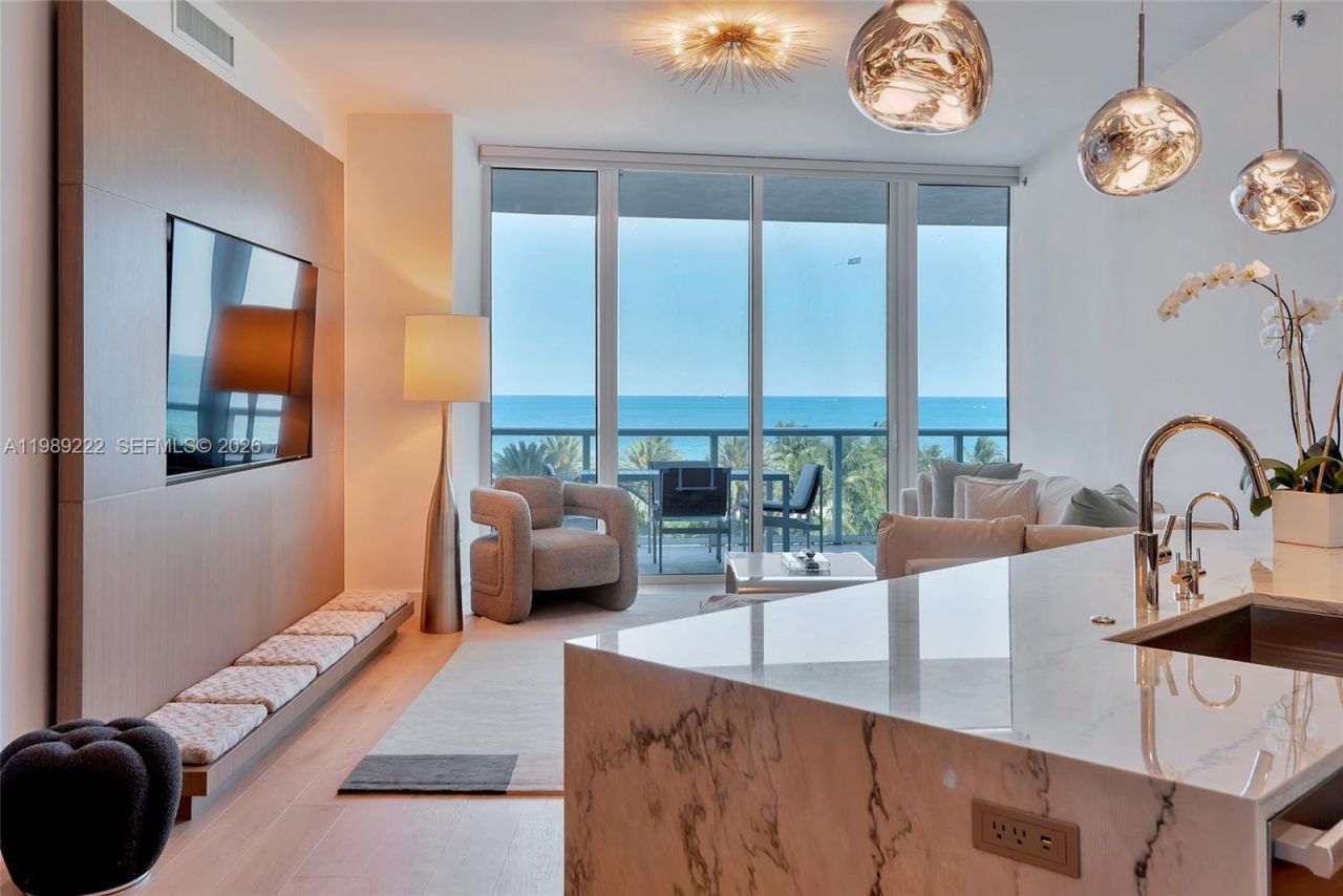 100 S Pointe Dr, Unit 708, Miami Beach, FL 33139 Photo