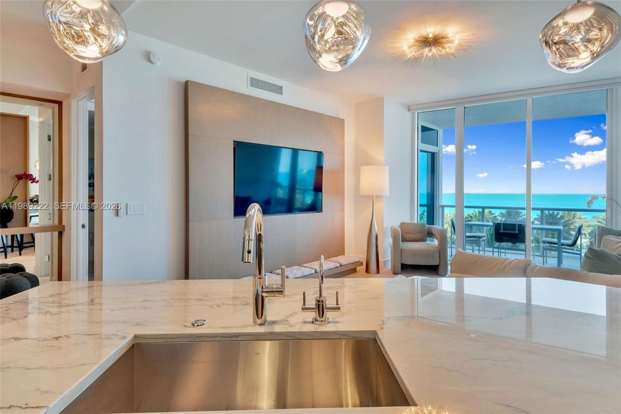 100 S Pointe Dr, Unit 708, Miami Beach, FL 33139 Photo