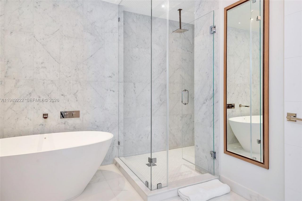 100 S Pointe Dr, Unit 708, Miami Beach, FL 33139 Photo